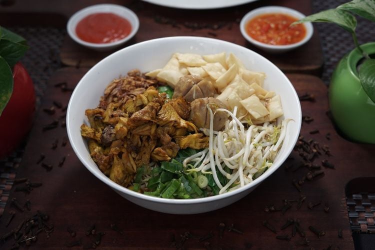 Mie Ayam Babeh Maryo: Rasa yang Menghampiri Setiap Pagi di Cilacap